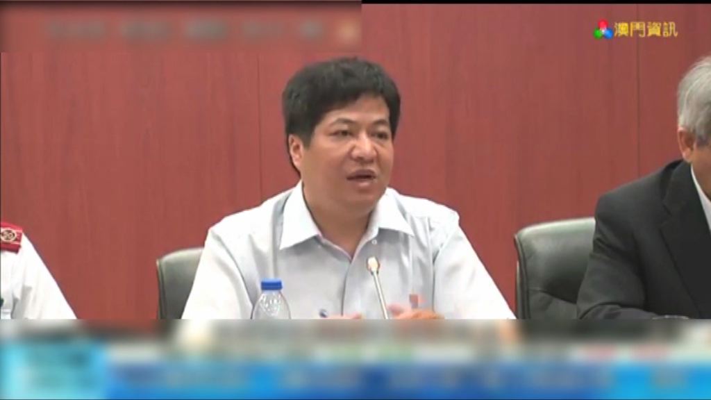 澳門前氣象局長馮瑞權在家決定掛風球