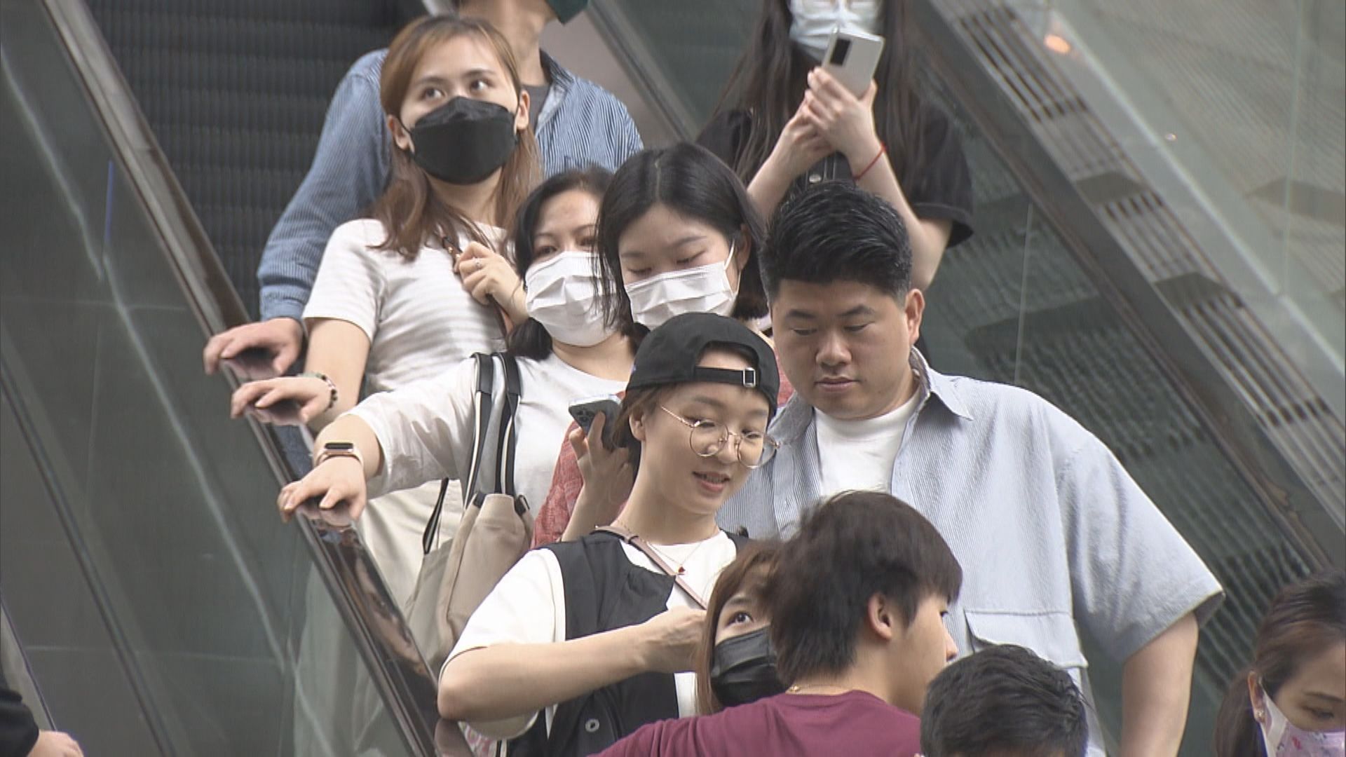 黃金周頭三日逾45萬內地旅客入境　飲食及酒店業指接待人手不足