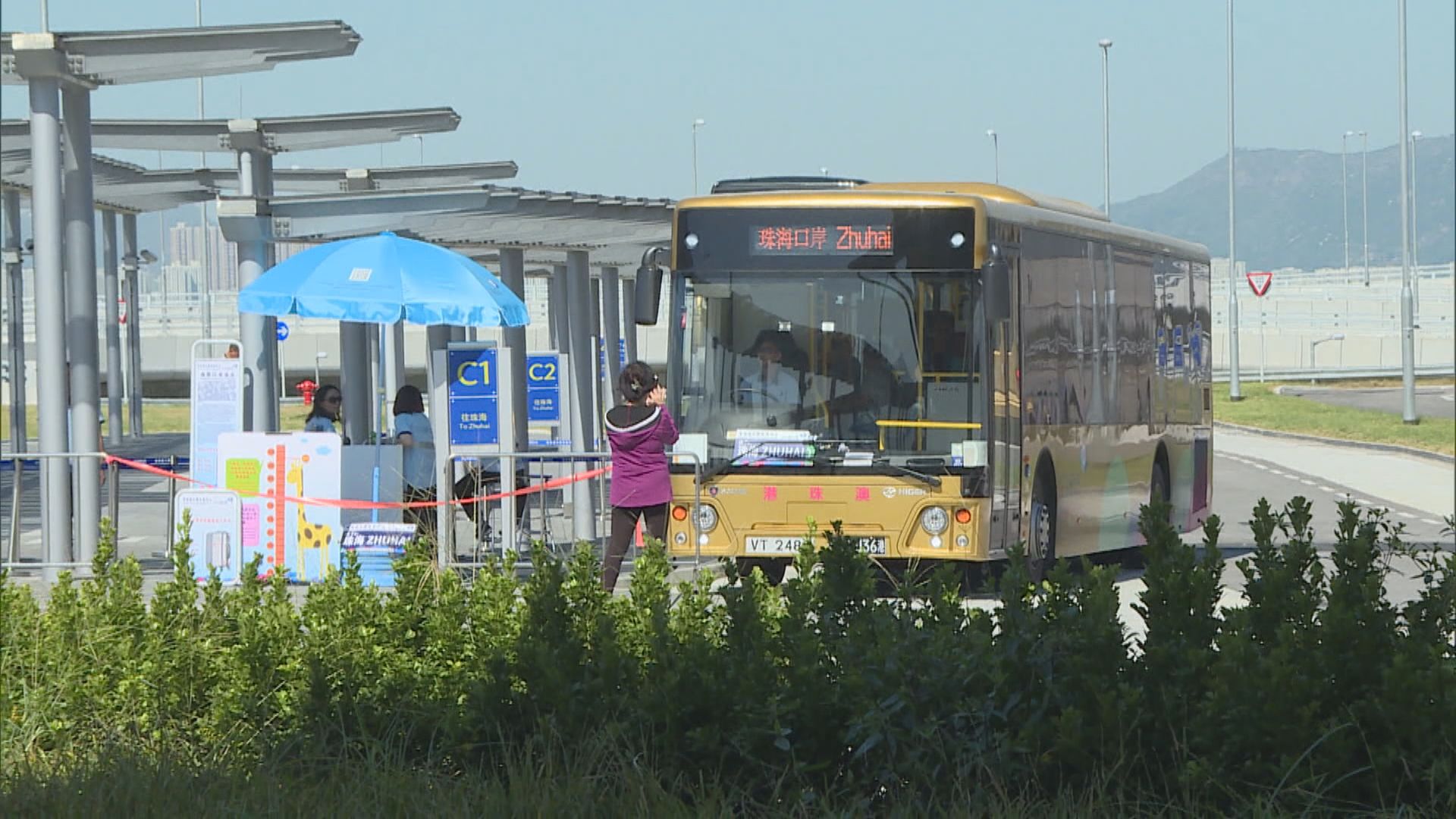 業界倡口岸截龍或「金巴」租車增加班次