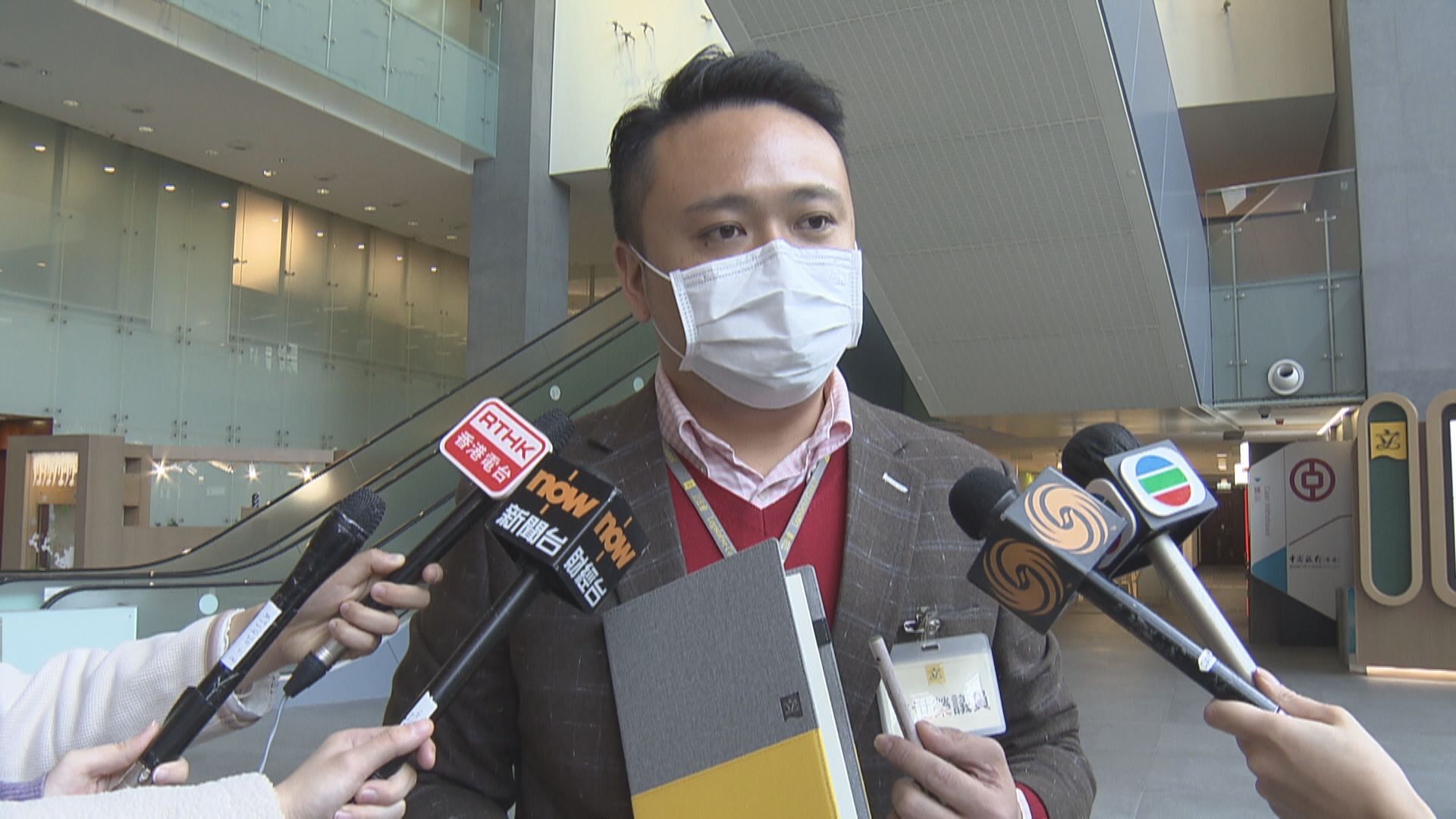 立法會議員對政府應否再派消費券意見不一