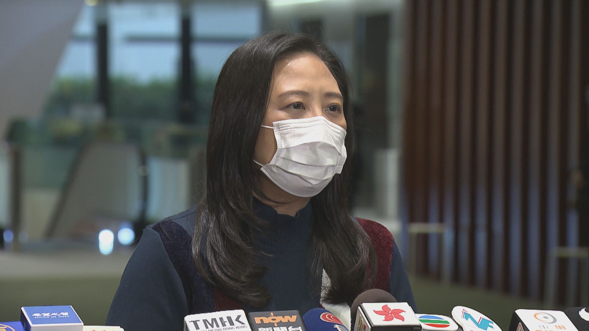 葛珮帆促外傭續約暫免離境