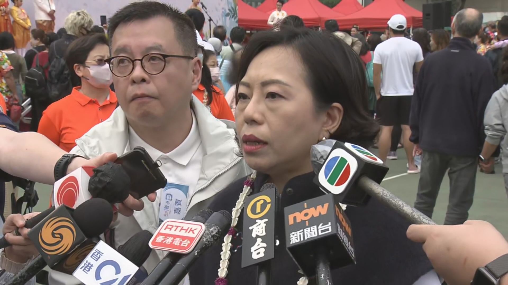 麥美娟：荃灣及南區關愛隊本月陸續投入服務