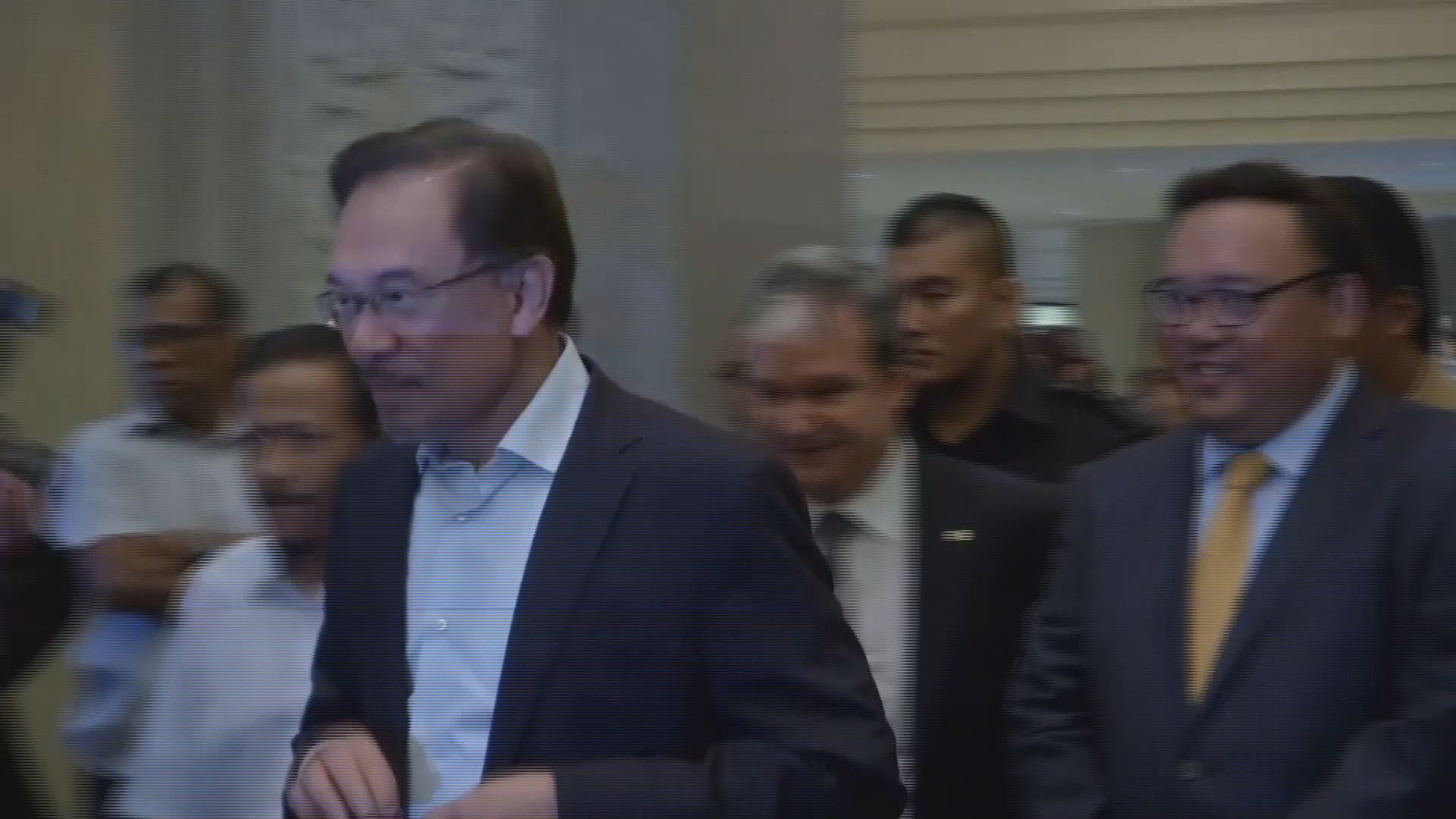 安華宣布參與國會議員補選