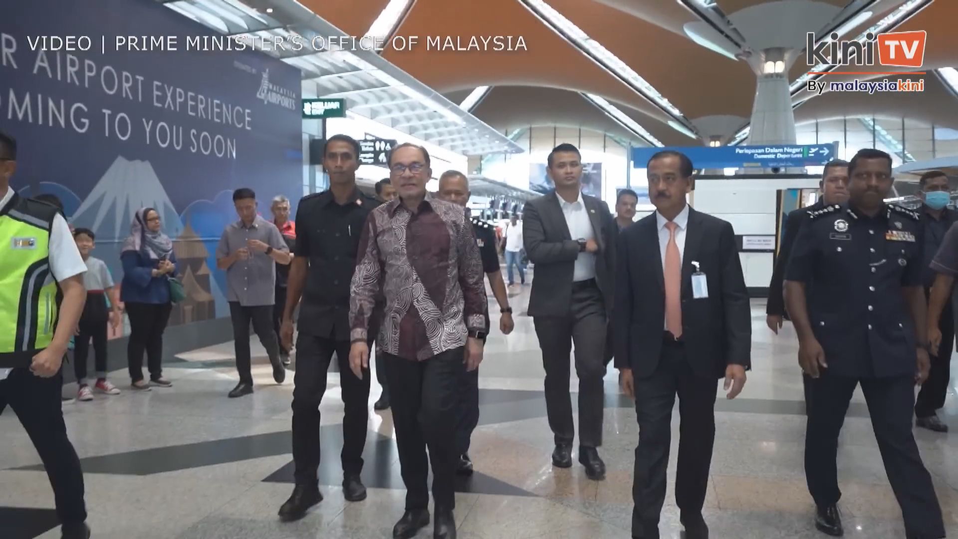 中國女子疑遭拒入境和勒索 安華突擊視察吉隆坡機場