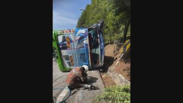 馬來西亞雲頂高原有旅遊巴翻側  中國旅客兩死多傷