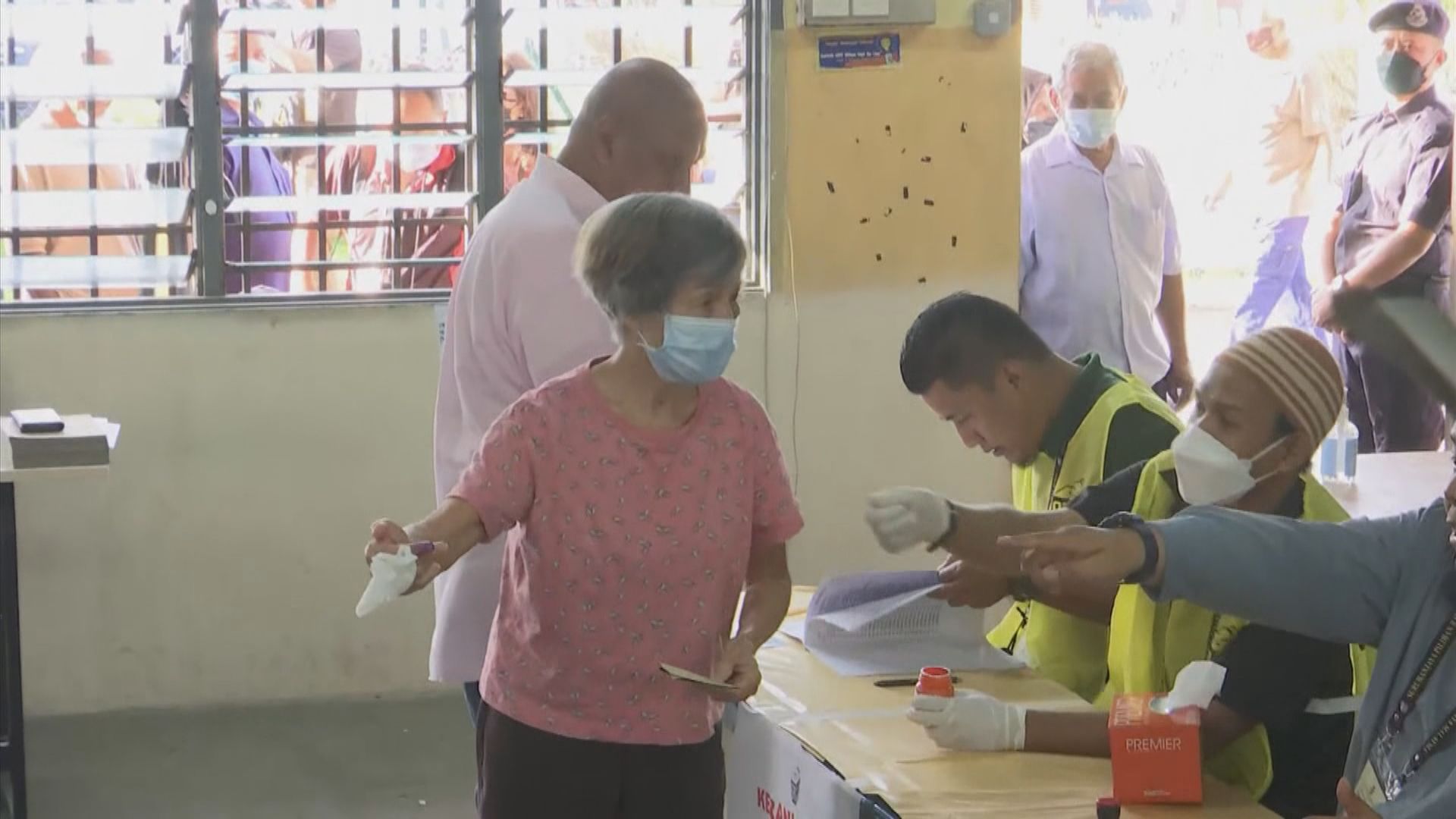 馬來西亞舉行大選　安華對選情感樂觀