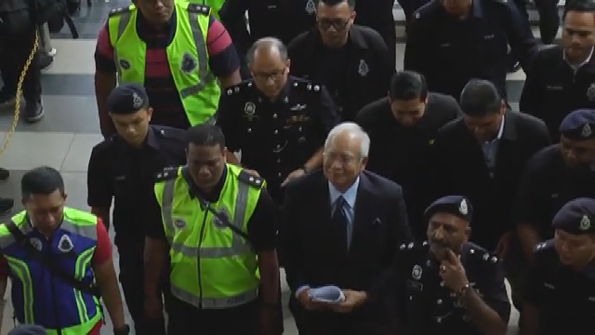 納吉布獲准以約85萬美元保釋