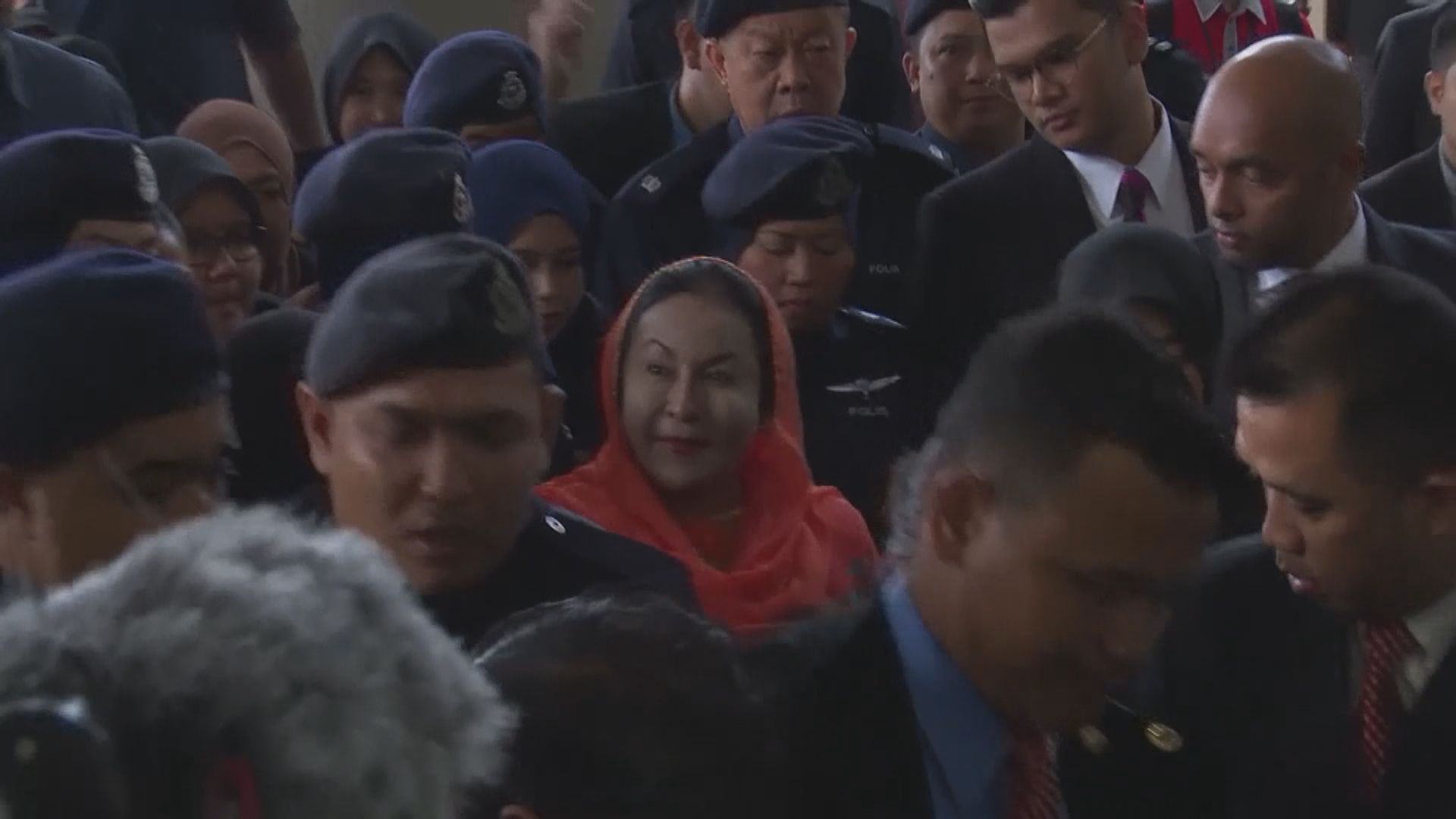 大馬前總理納吉布妻子涉洗黑錢案提堂