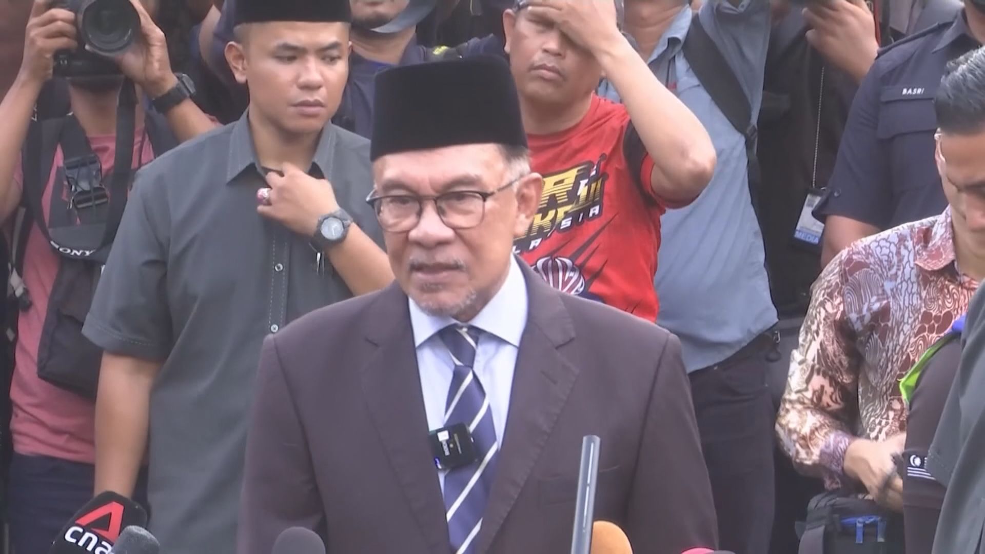 安華成為馬來西亞總理　下午宣誓就職