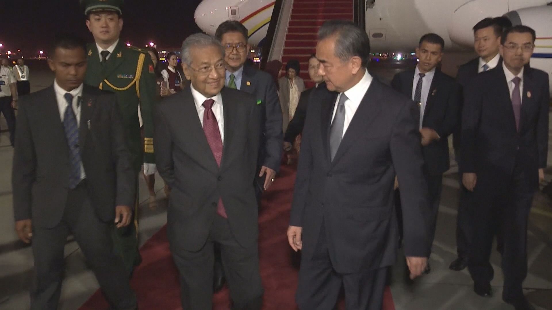 馬哈蒂爾轉抵北京繼續訪華行程