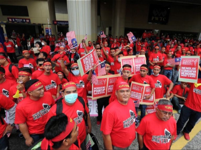 馬來西亞數萬人集會支持政府