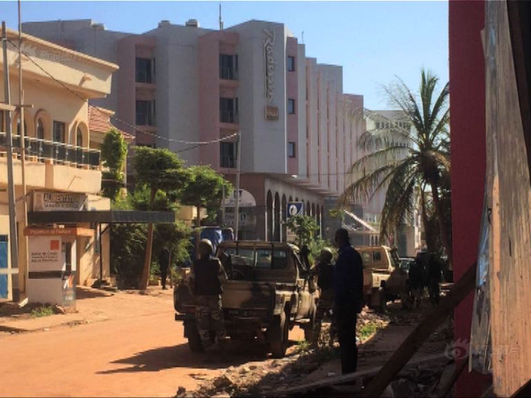 槍手襲擊馬里美資酒店挾百多人質