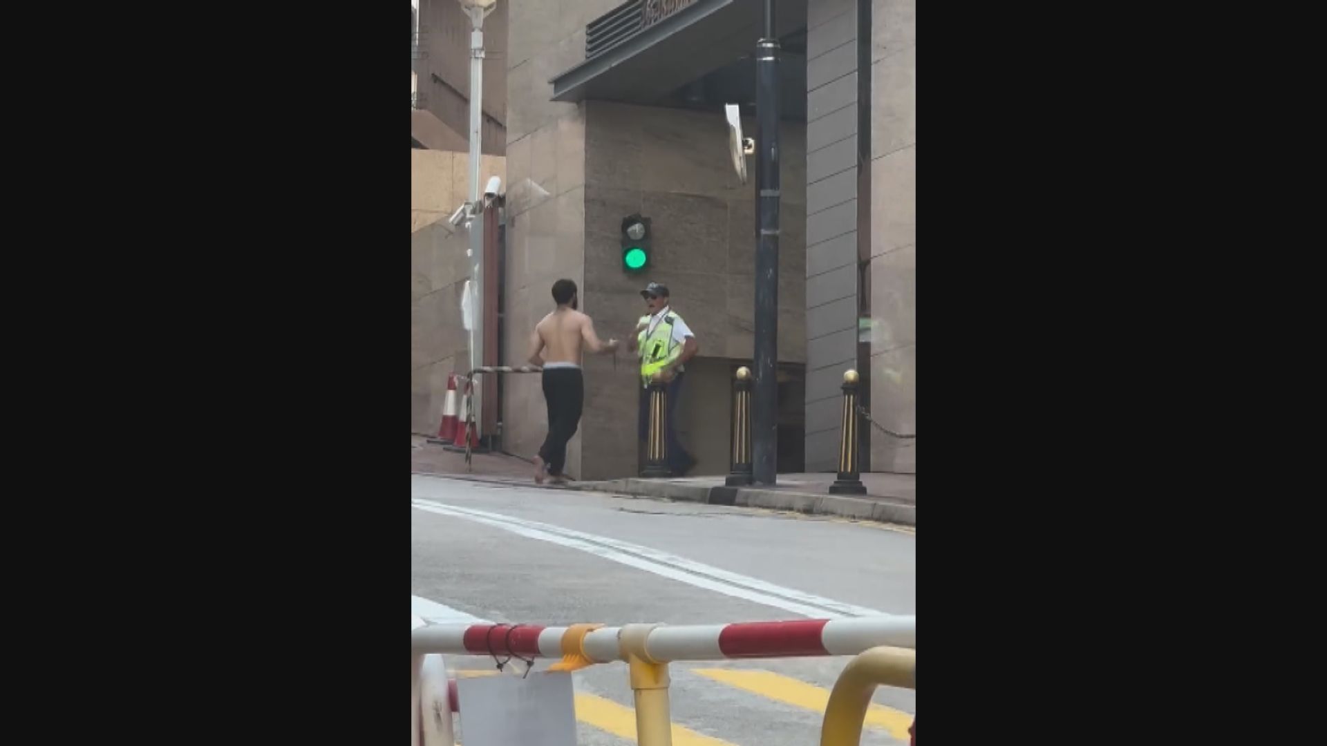 警方拘捕一名男子涉嫌在碧瑤灣揮刀斬傷兩人