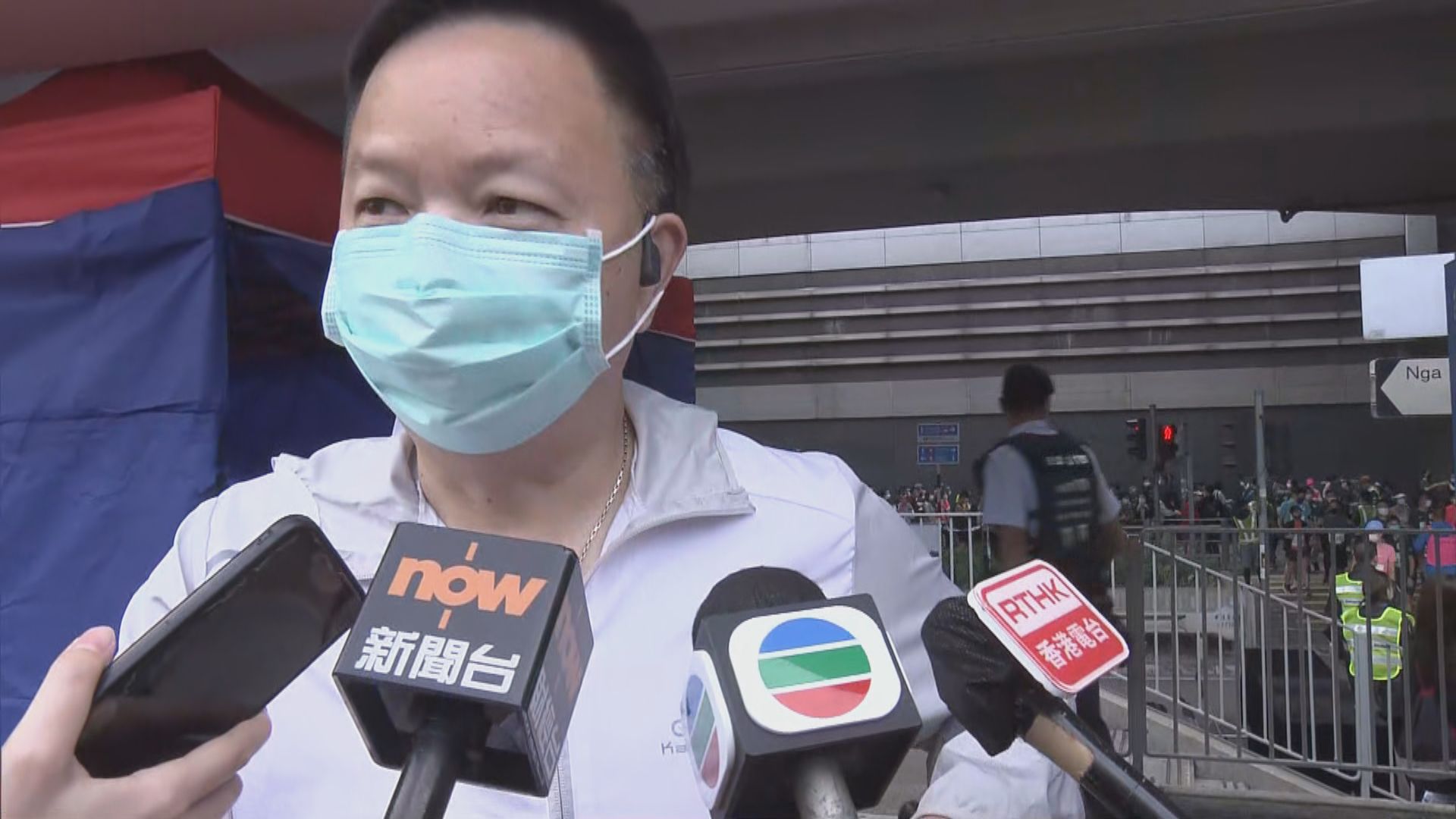 身穿「香港」衣服跑手被大會要求更換衣服