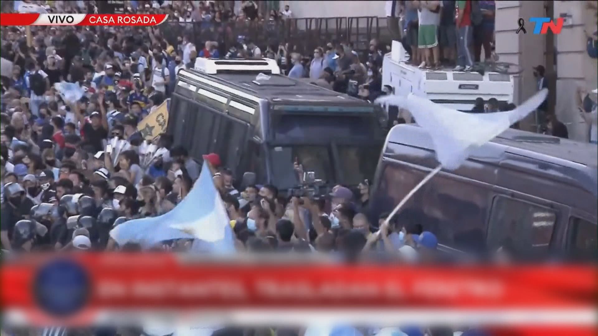 馬勒當拿靈柩移送至家族墓園落葬