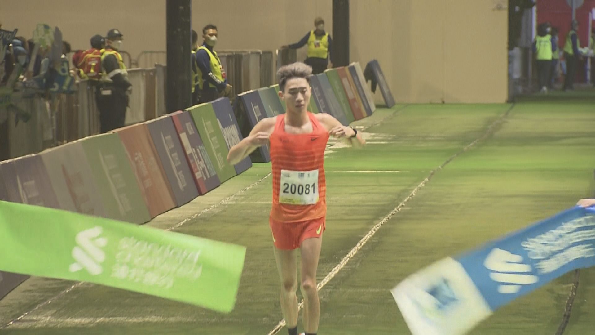 十公里精英組男子組首名　以32分09秒衝線