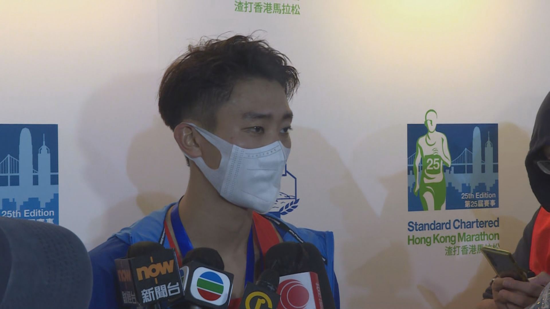 十公里精英組男子組首名　以32分09秒衝線