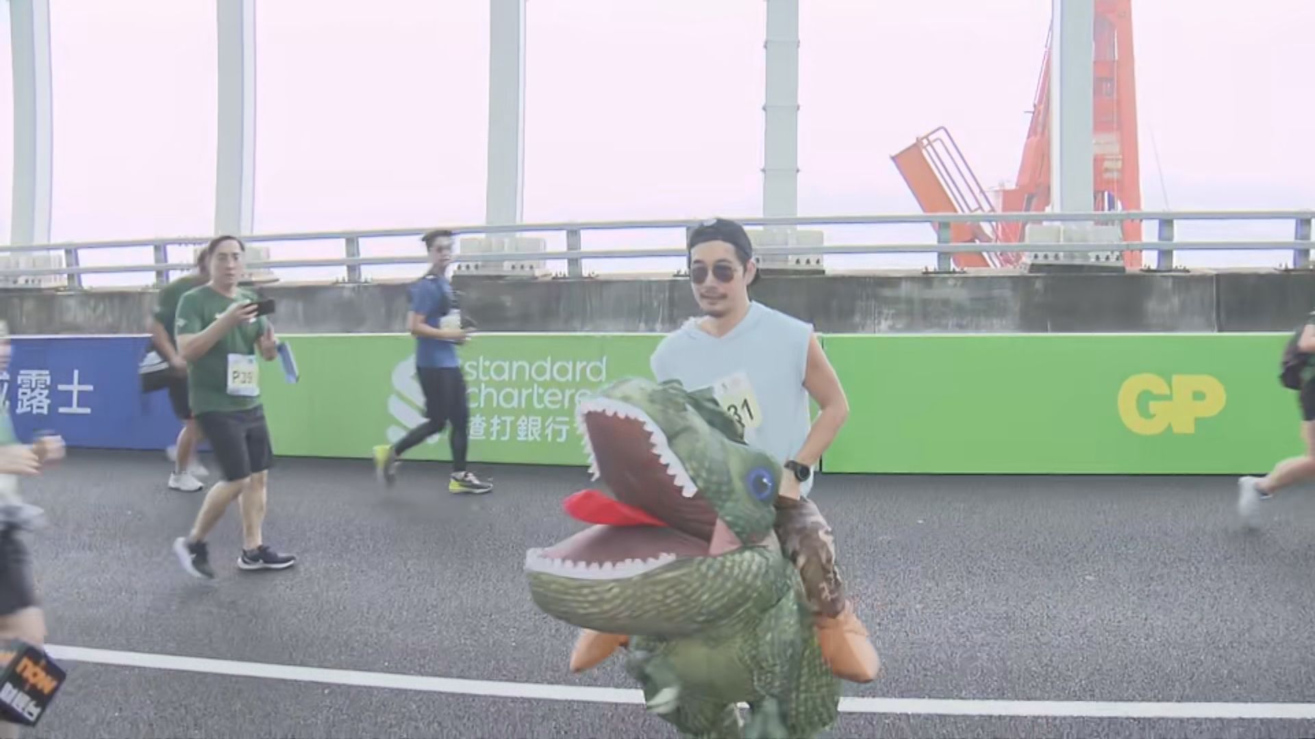 十公里賽事二萬人參賽　有人悉心打扮