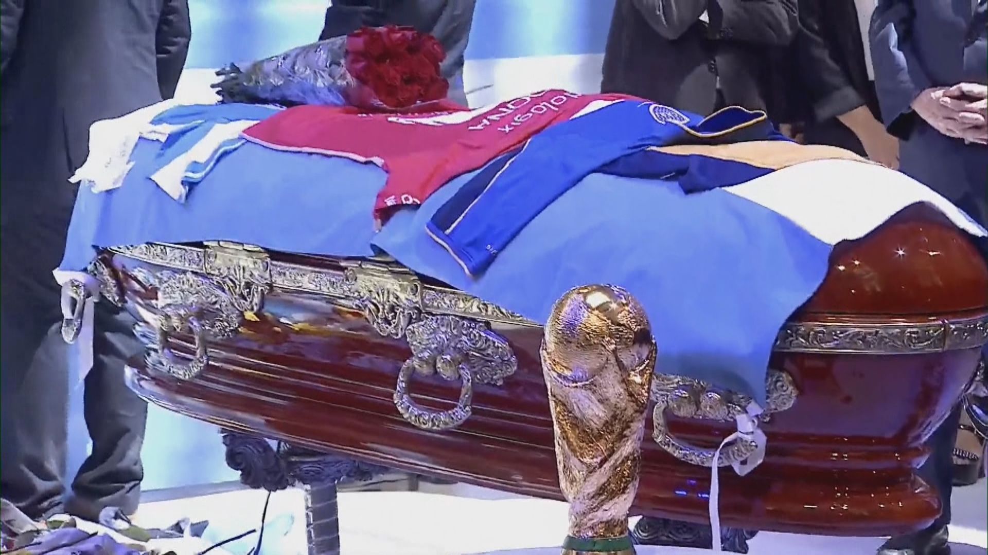 阿根廷總統費爾南德斯到玫瑰宮悼念馬勒當拿