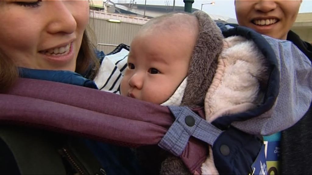 馬拉松新增家庭親子跑　有夫婦抱嬰兒參賽