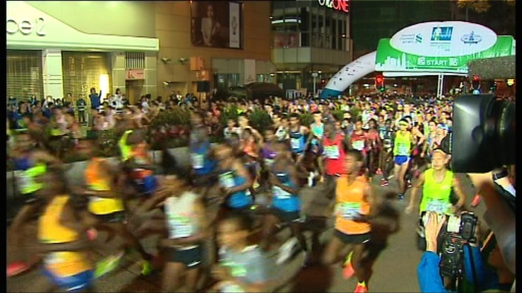 渣打香港馬拉松早上起跑