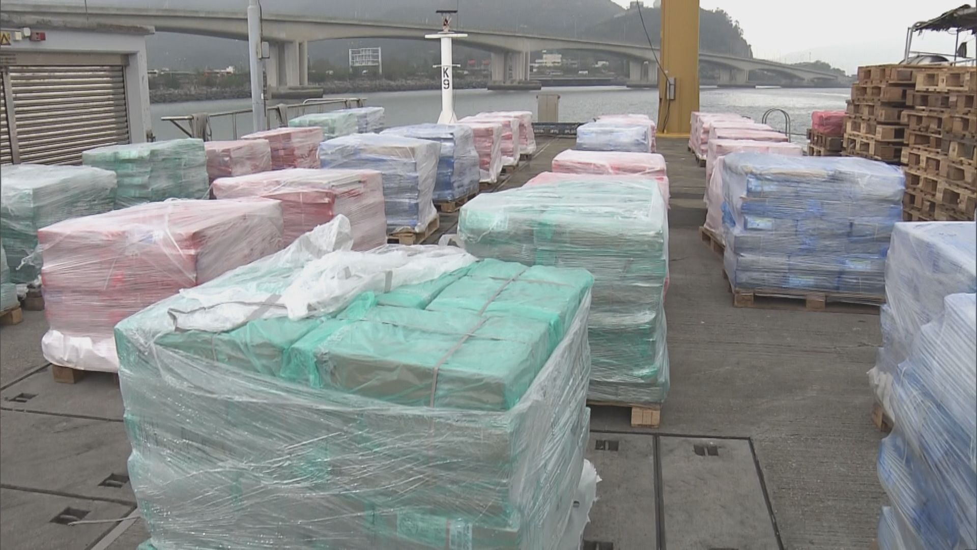 水警聯同海關檢約值六百萬元走私凍肉拘20人