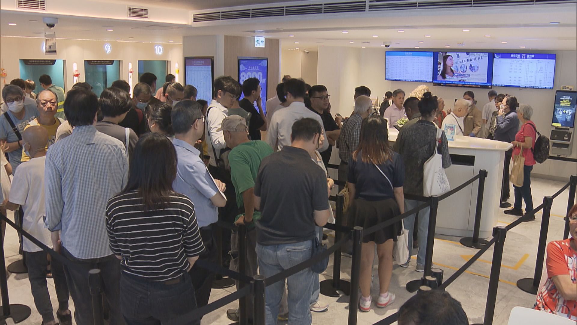 8000萬六合彩中秋金多寶今晚攪珠　中環投注站現人龍