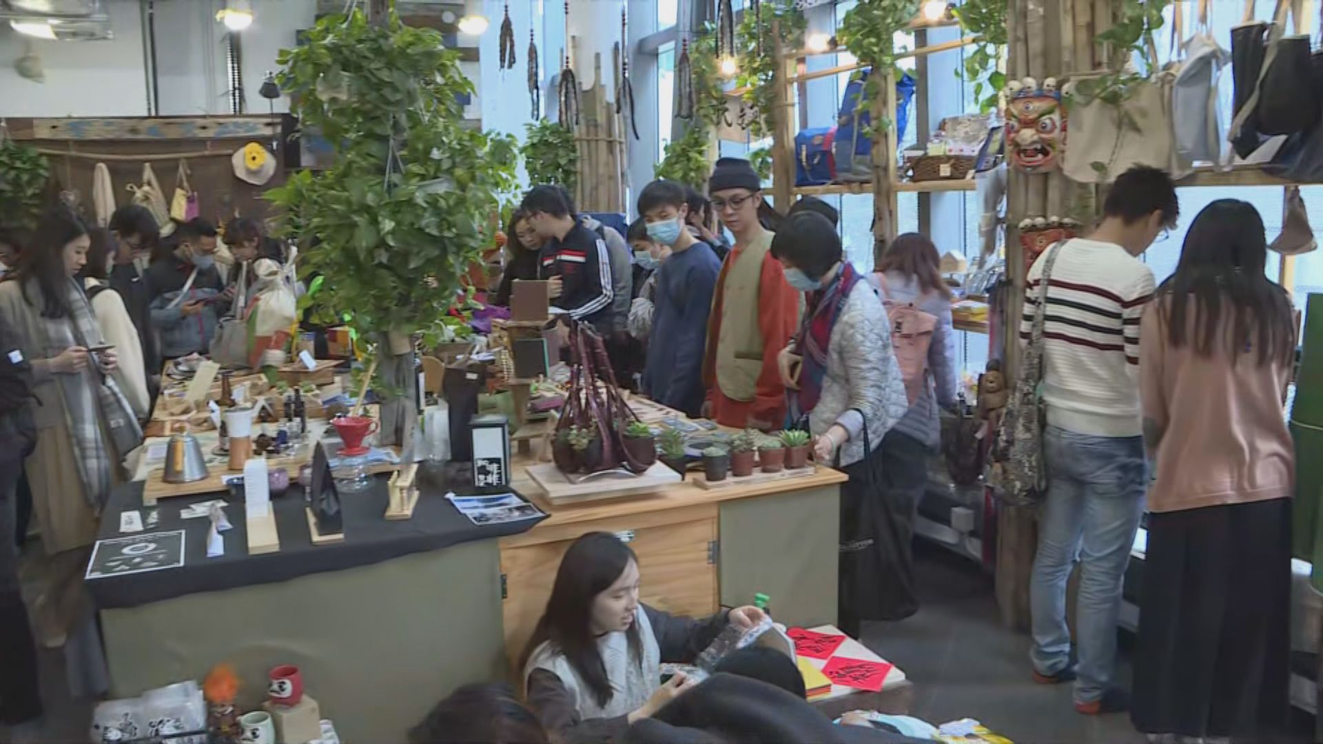 有市民自發在全港各區舉辦年宵市集