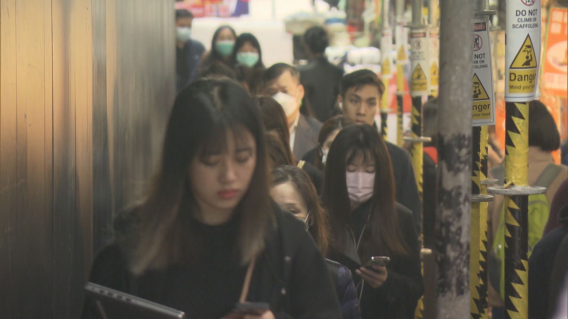 大部分市民繼續戴口罩　外國旅客歡迎取消口罩令