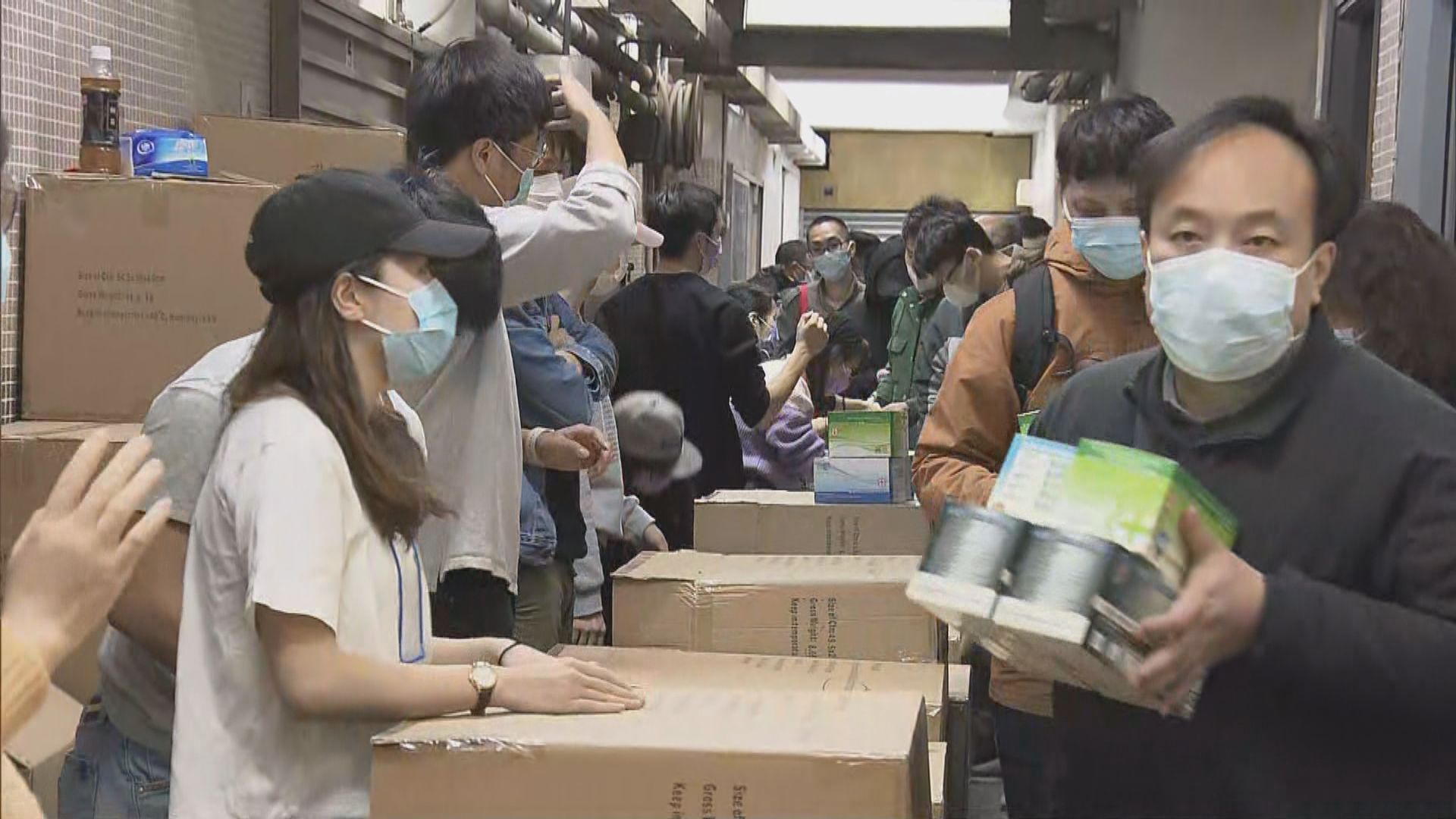 粉嶺工廈口罩開倉發售　至少兩千人排隊輪購