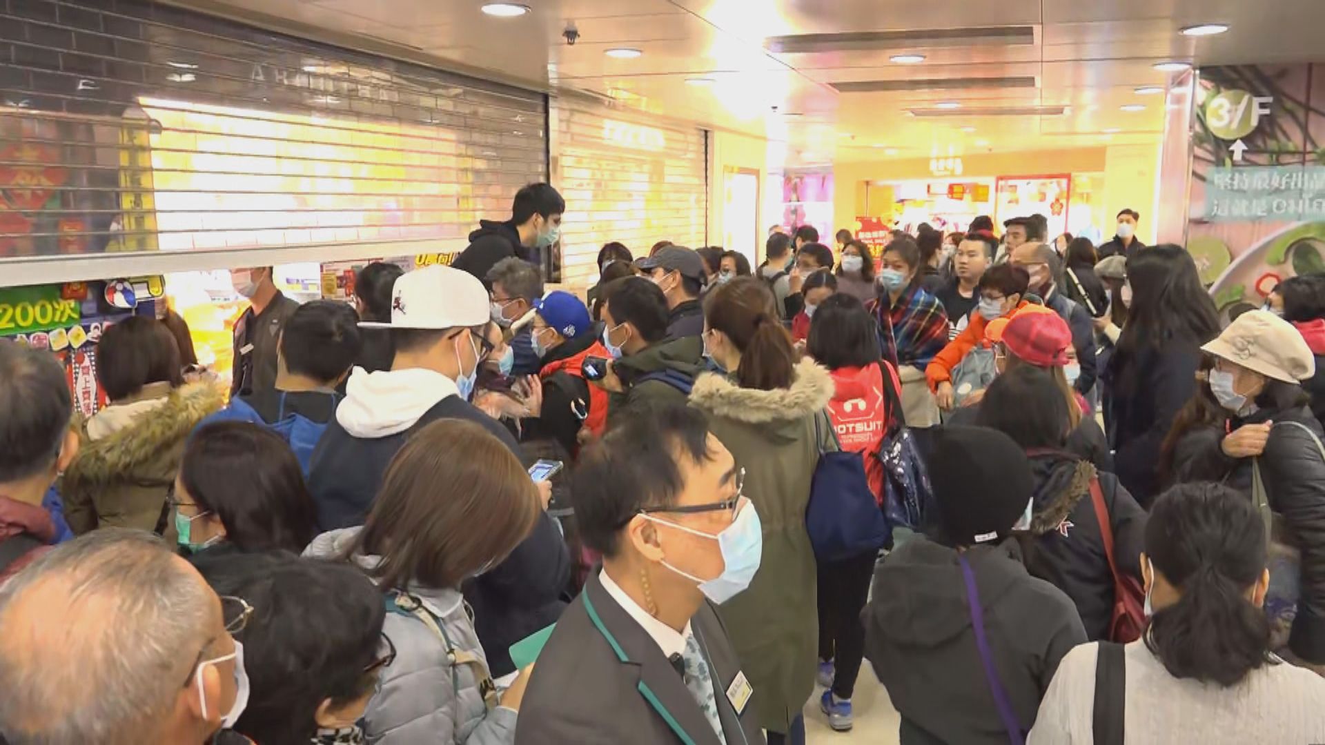 市民大排長龍為購口罩