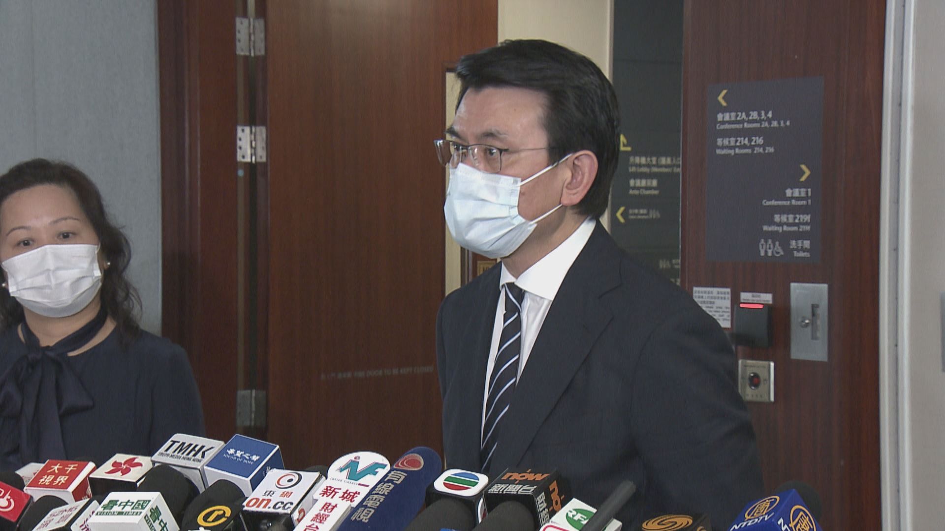 邱騰華：生產口罩公司需符條件才簽約　暫屬原則性批核