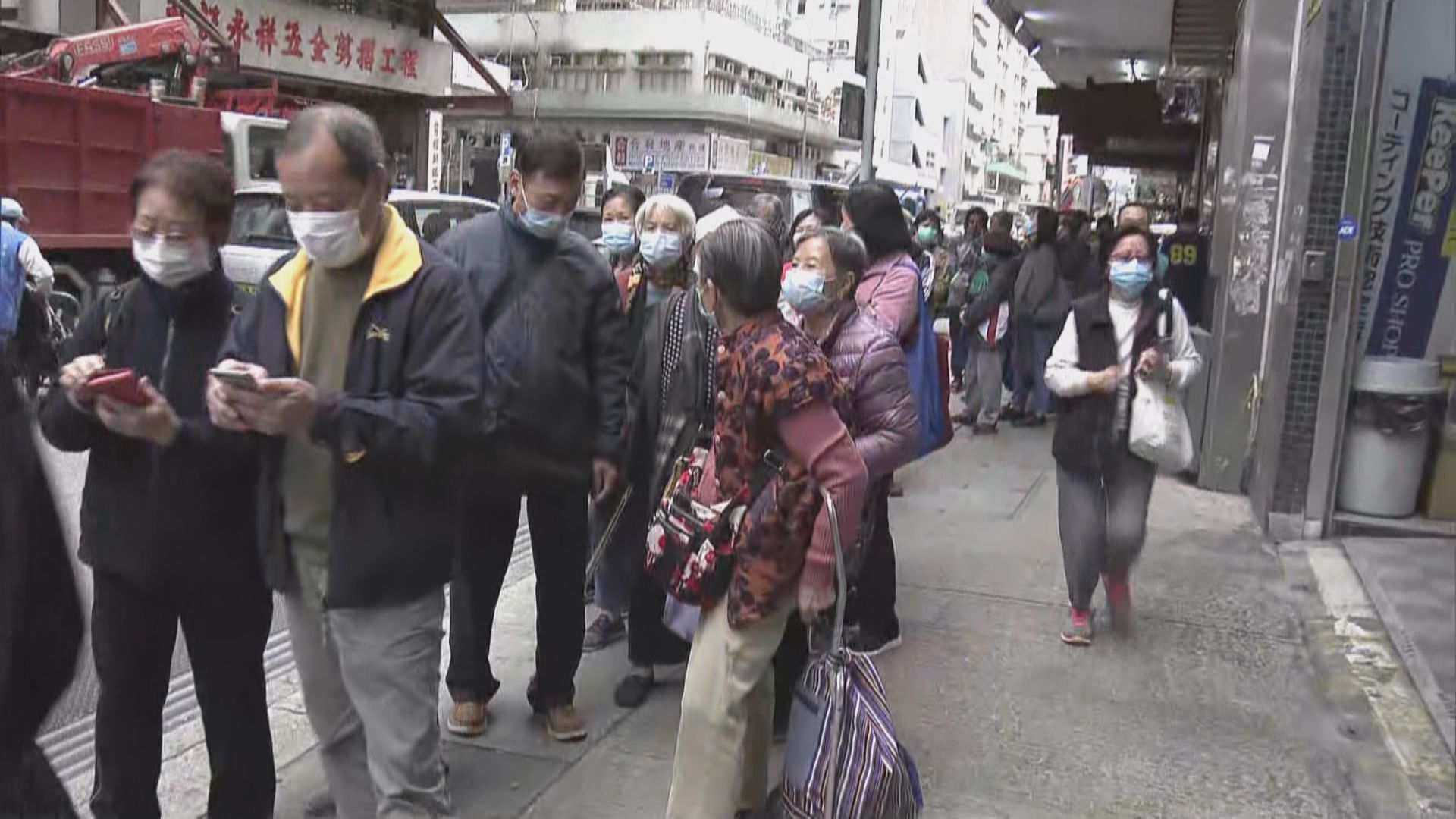 工程公司免費派發口罩　吸引大批市民排隊