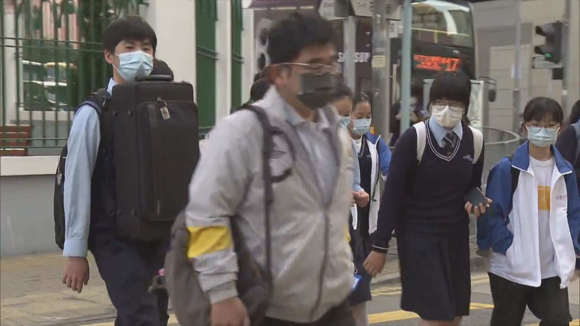 即日起撤銷口罩令　大部分學生仍佩戴口罩上學