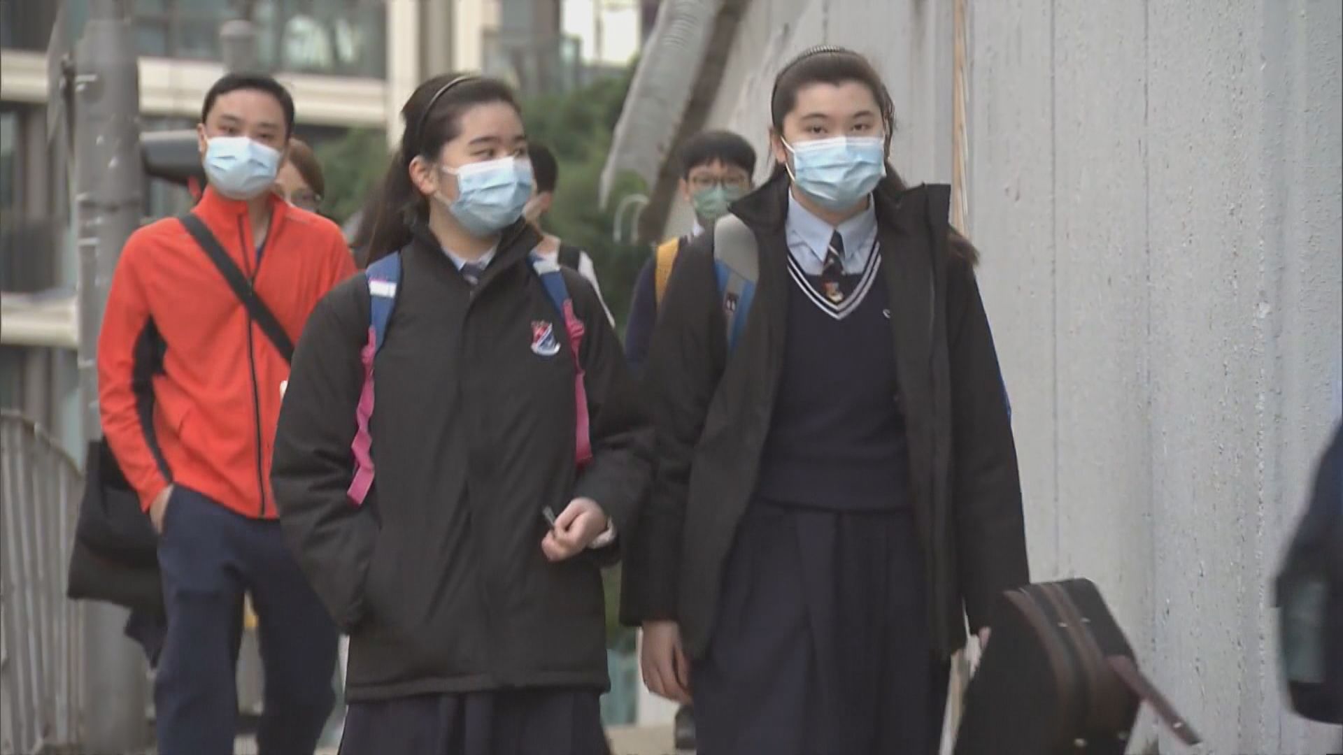 口罩令撤銷　大多學生繼續戴口罩上學