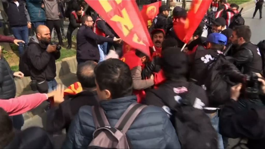 土耳其示威者企圖遊行到被封鎖廣場