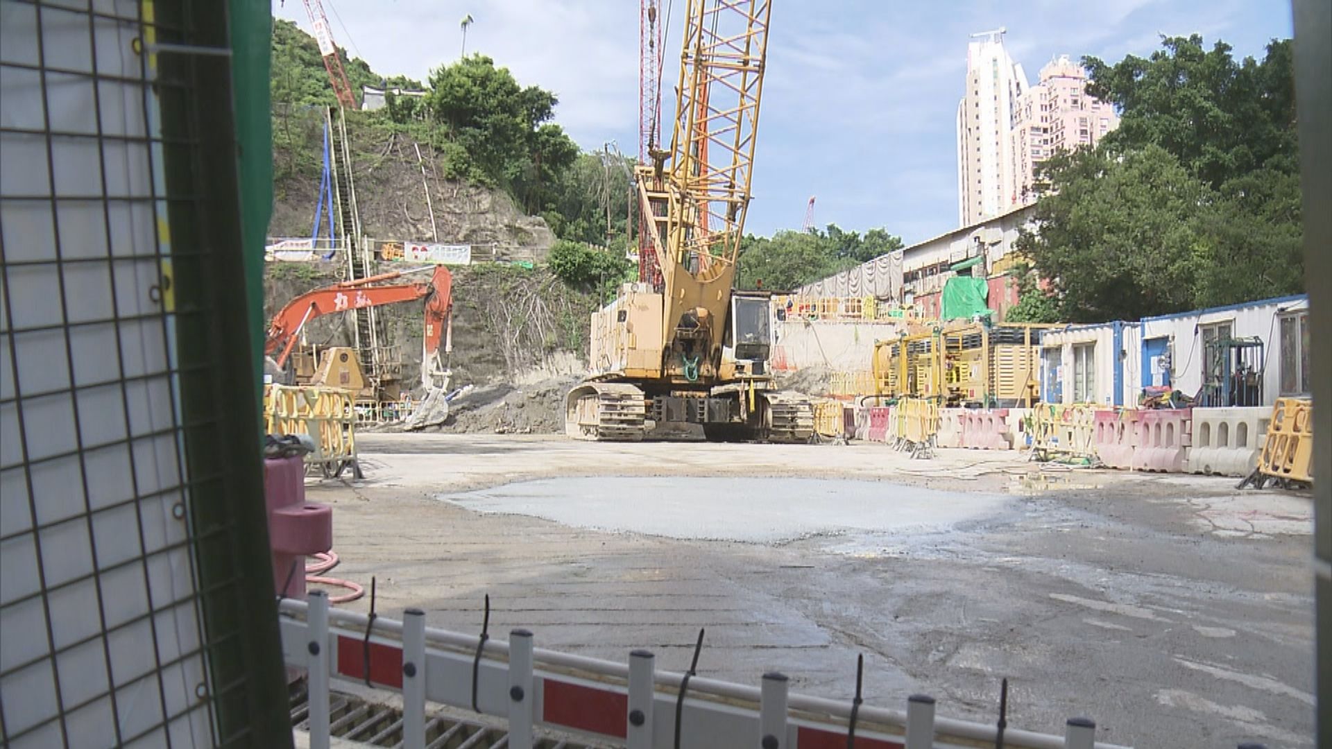 摩星嶺公屋地盤發現26塊碑石 考古專家估計為來自墳場