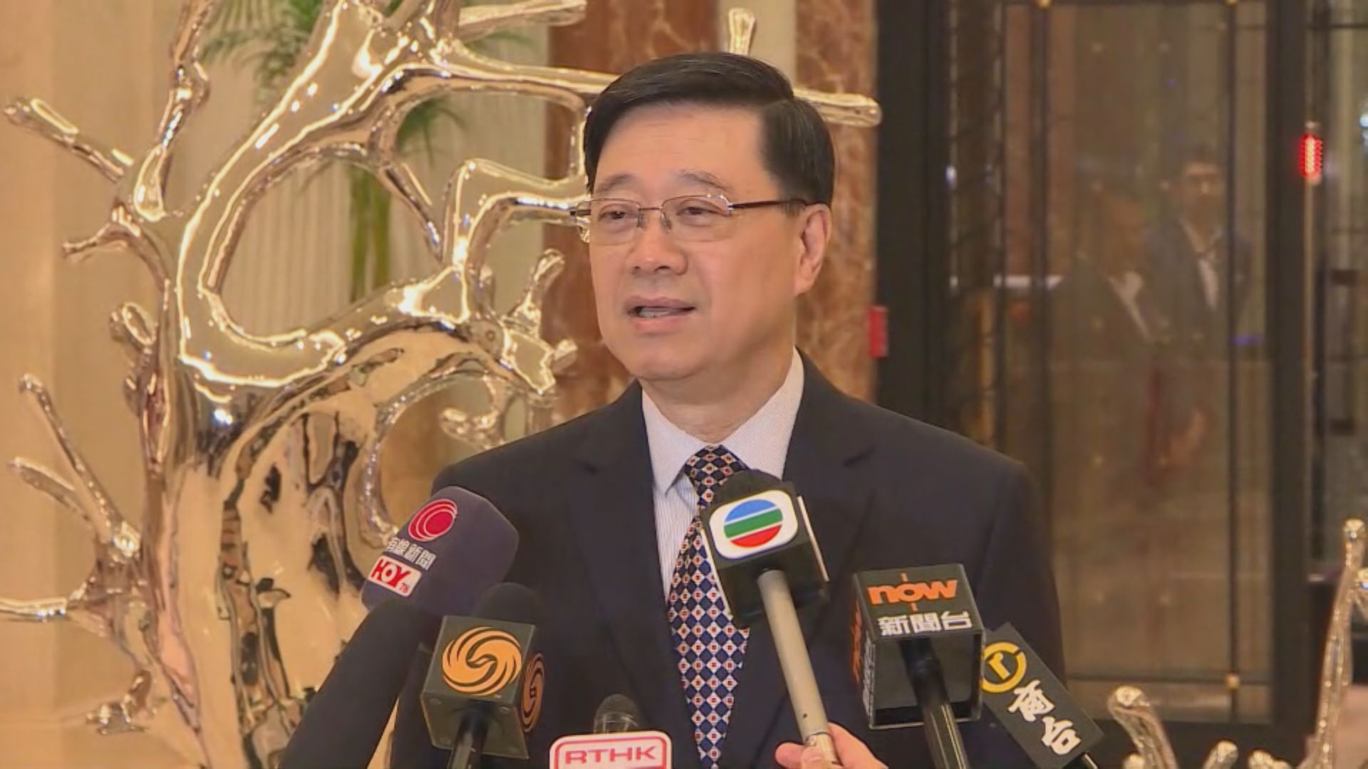 外訪中東｜李家超率團抵多哈　將拜訪卡塔爾元首及官員