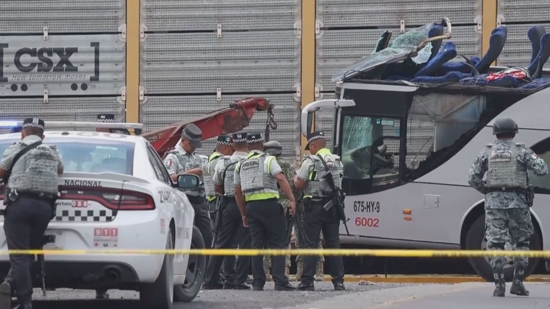 墨西哥貨運列車撞巴士　至少10死61傷