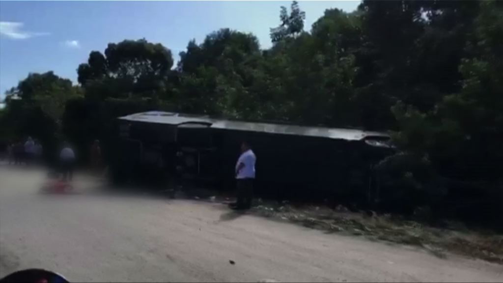 墨西哥南部旅遊巴翻側逾10死