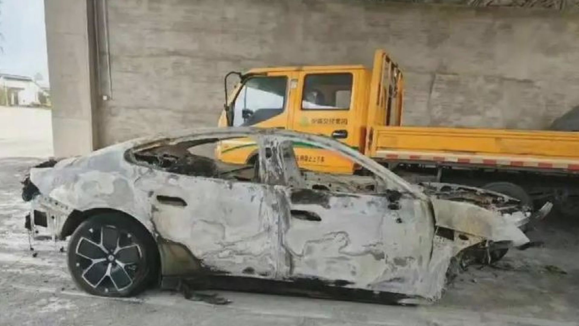 雷軍就小米電動車失事起火造成3死致哀