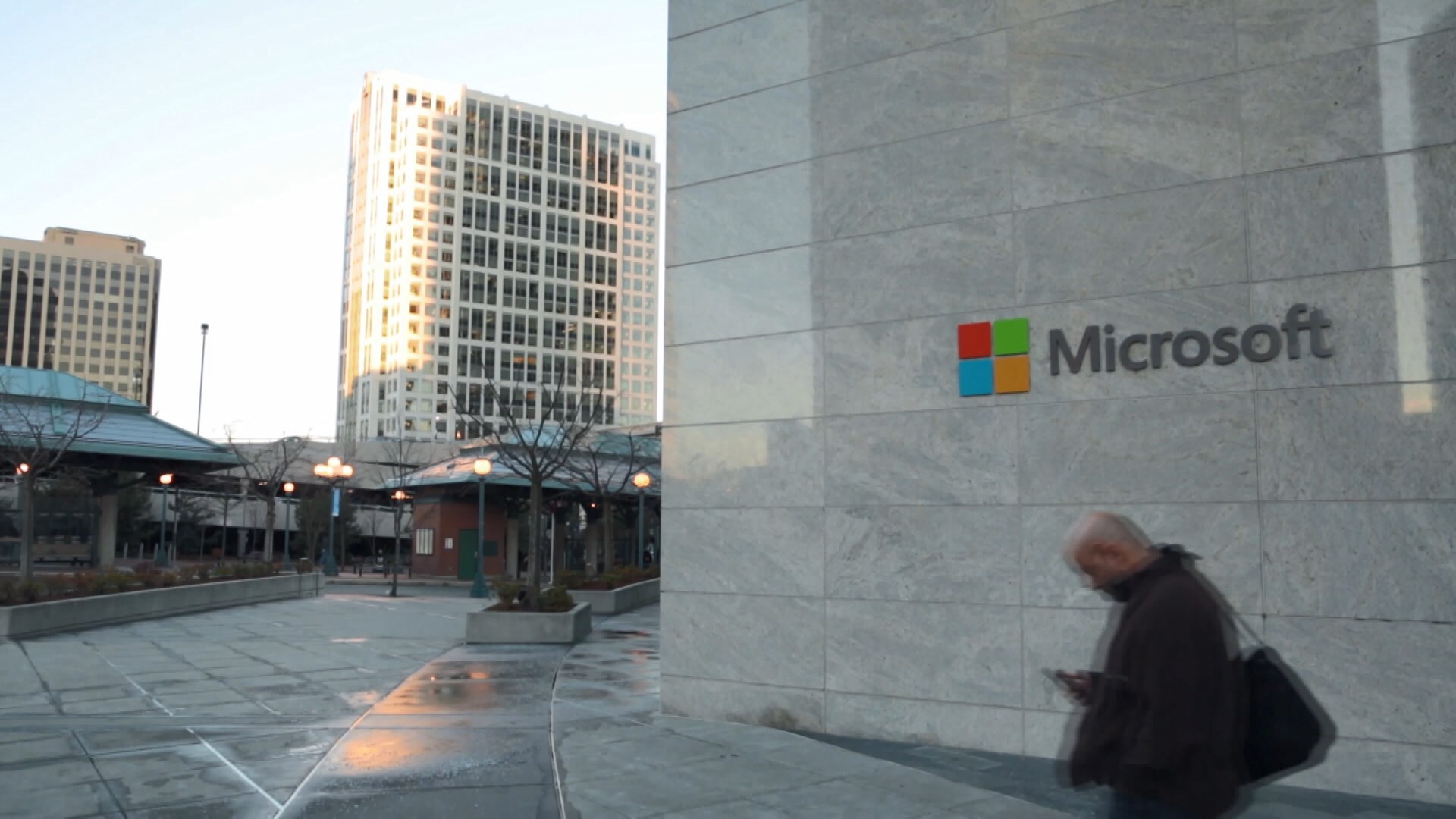 微軟預警其個人電腦業務今季收入未能達標