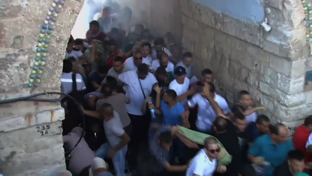 聖殿山再爆衝突逾百人傷