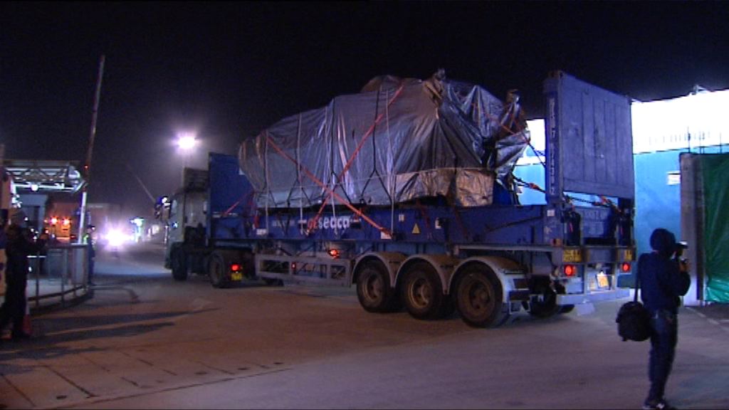 九部裝甲車準備運離香港