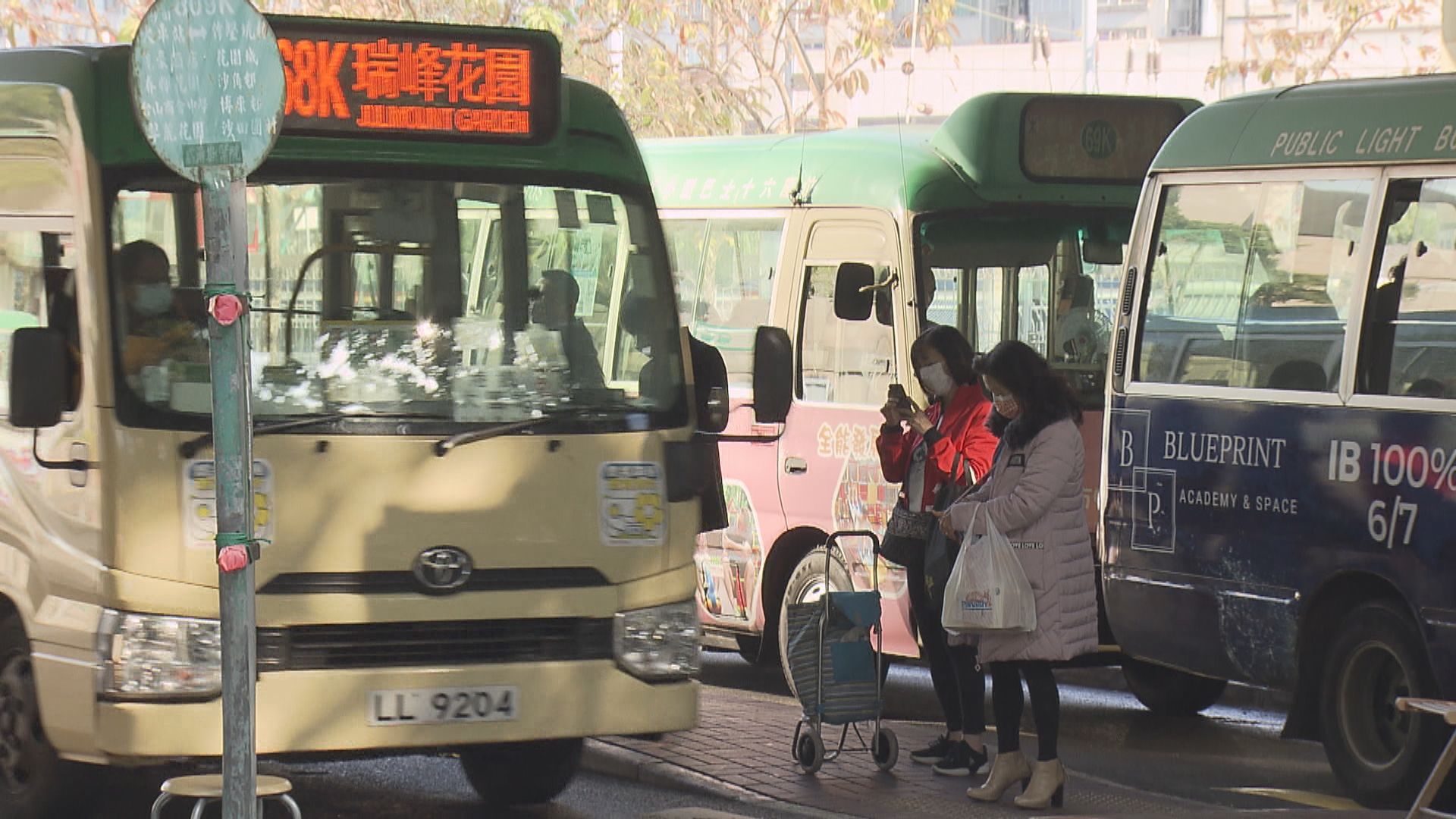 據悉政府研究輸入小巴司機　工會稱不排除司法覆核及罷工