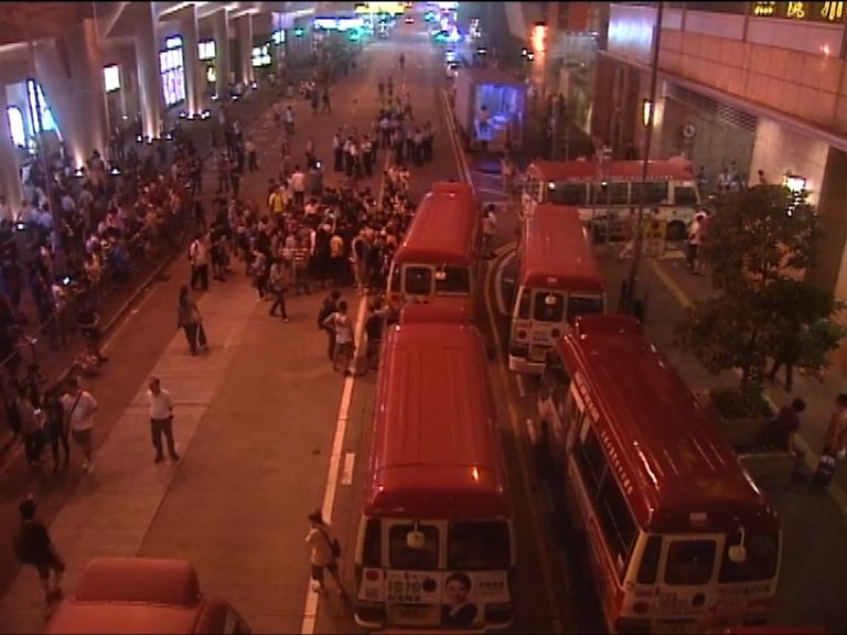 小巴堵塞旺角上海街交通擠塞