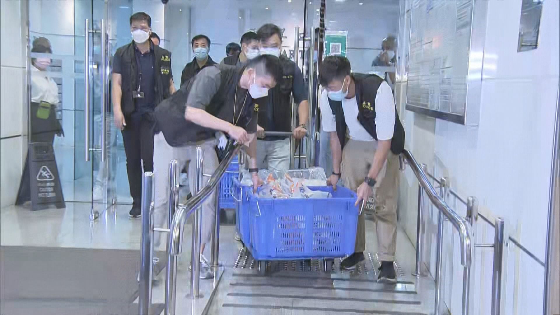 警方到藝能工程辦公室蒐證　晚上檢走一批電腦及文件