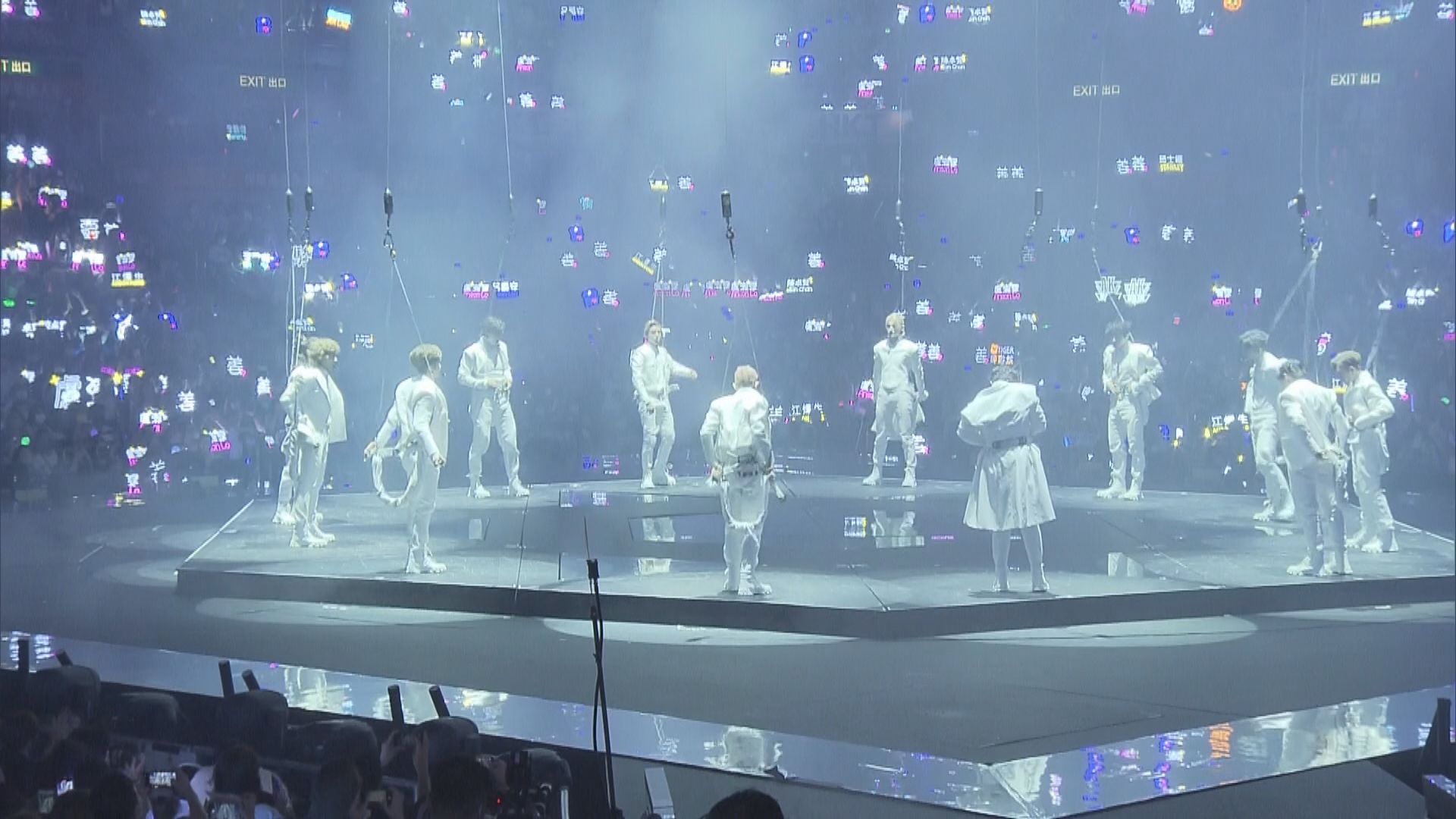 紅館首個實名制演唱會　大批觀眾排隊等候核實