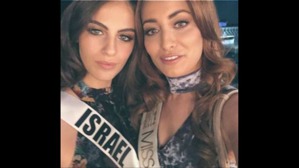 伊以環球小姐代表合照惹批評