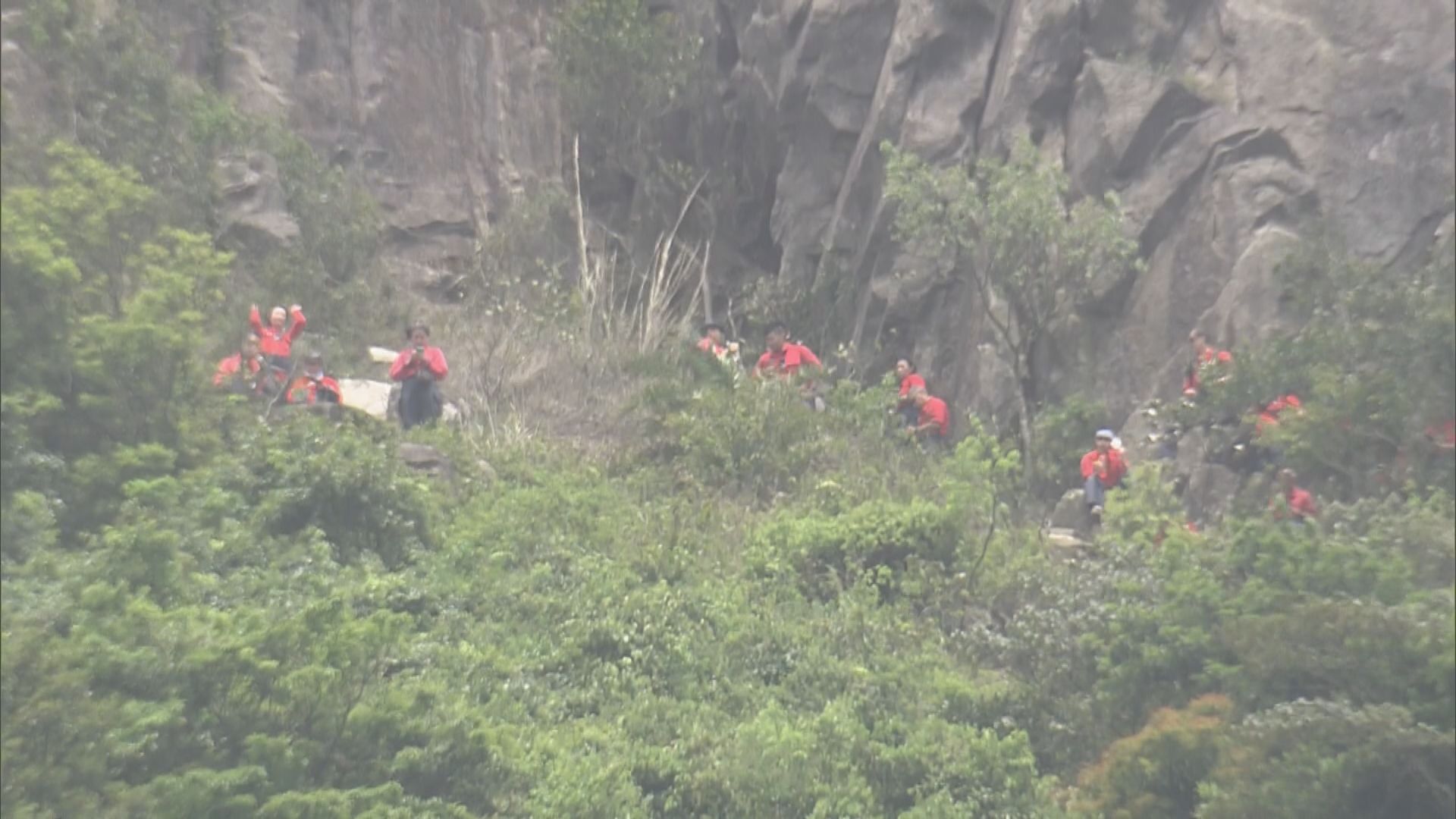 搜救人員飛鵝山尋回懷疑行山失蹤女子　已失去意識